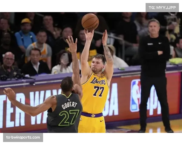 东契奇43分对快船 湖人三巨头合砍99分锁定杯赛资格 东契奇43分对快船 湖人三巨头合砍99分锁定杯赛资格